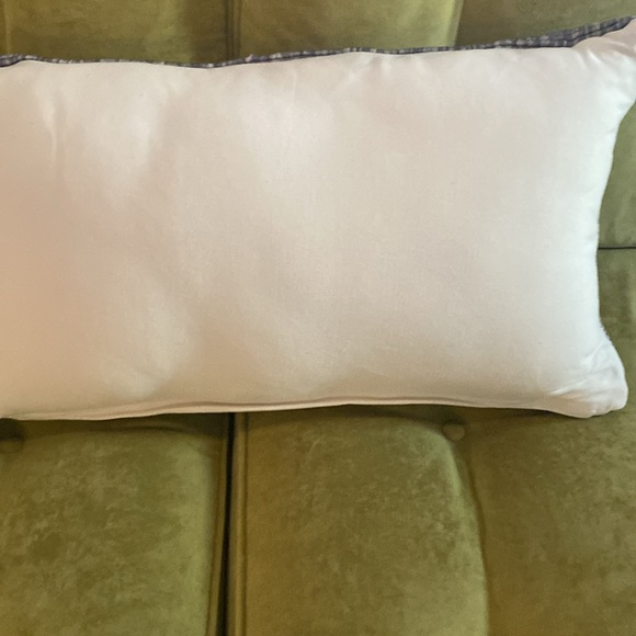 Blue and white lumbar pillow by Halston - Picture 4 of 6